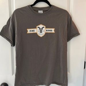 Gildan gray mens graphic T-shirt size medium “pine ridge shooters club”